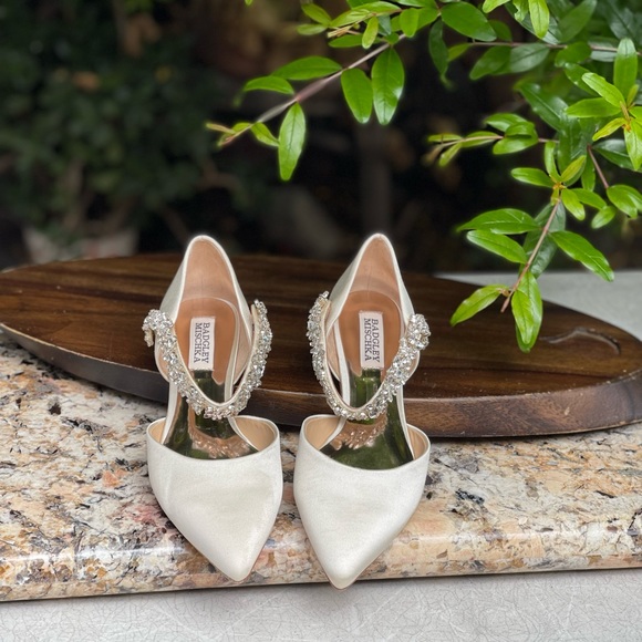 Badgley Mischka Embellished Pointy Toe Mary Jane size 6 $215 - Picture 3 of 9